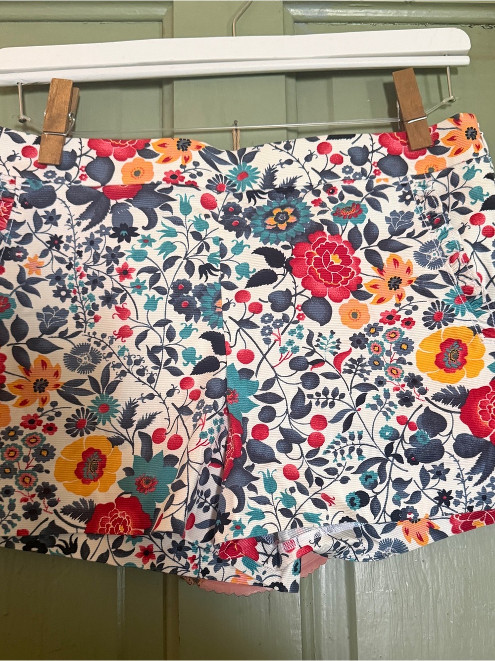 LOFT Petite Floral Cotton Shorts in White with Multi Flowers